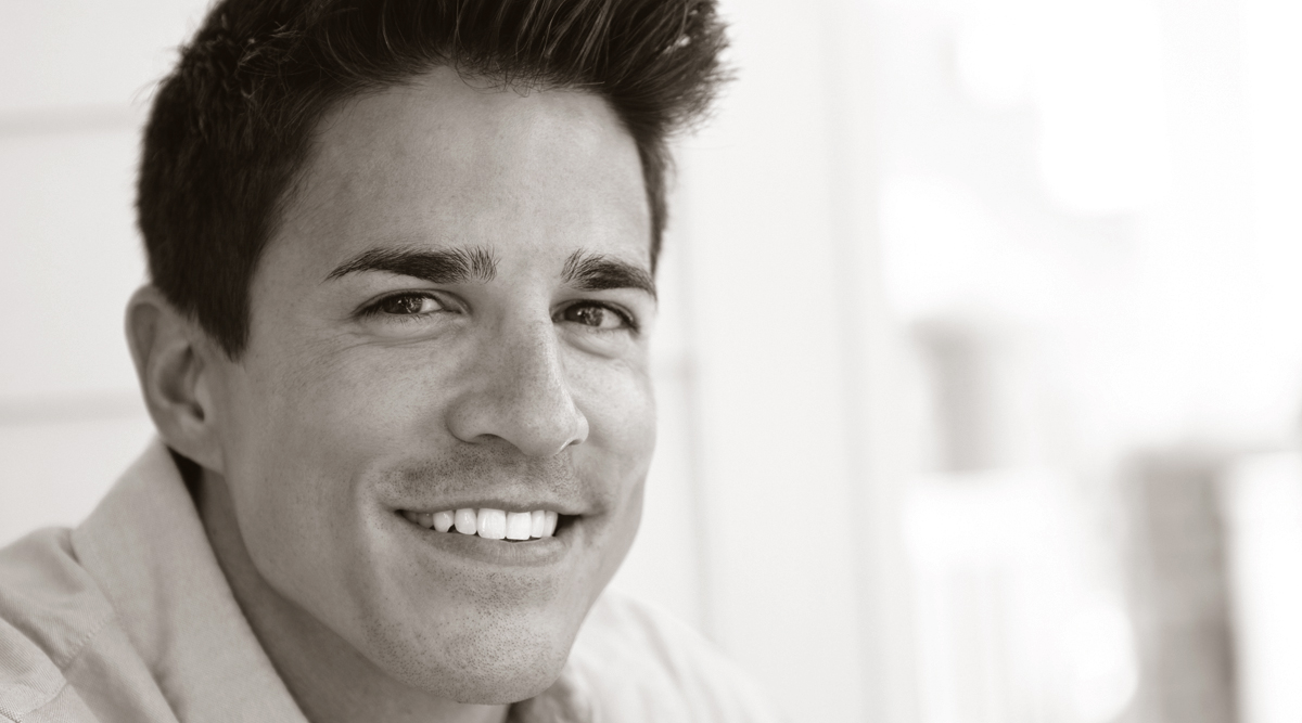 Read more about the article How to Choose the Right Porcelain Veneers for You