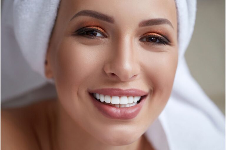 Dental Veneers vs. Bonding: A Comprehensive Comparison for Your Smile Makeover