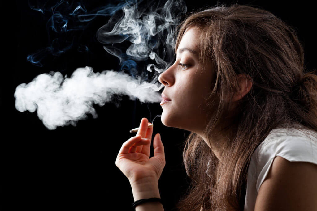 Female Smokers Are At Higher Risk Of Oral Cancer